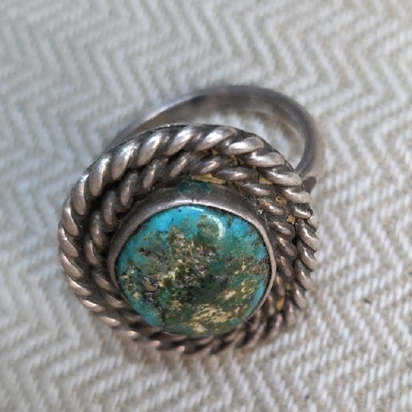 Vintage Silver and Turquoise Statement Ring - Picture 4 of 6